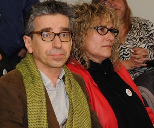 Jordi Martí junto a la candidata Isabel Marcuello 
en su presentación.